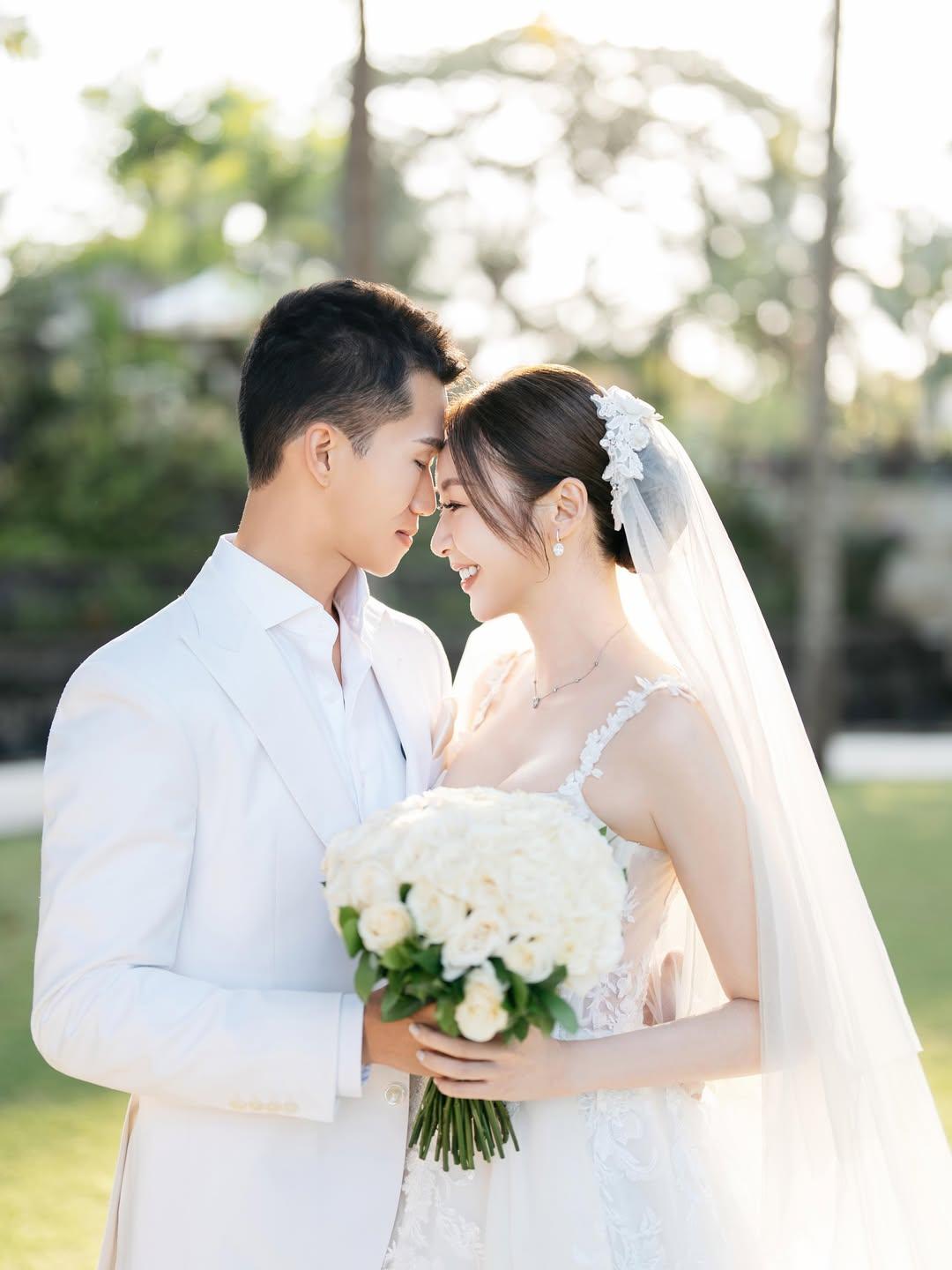 莊思敏日前再婚,與拍拖未夠兩年的高級督察黃耀彬飛到峇里島舉行婚禮。