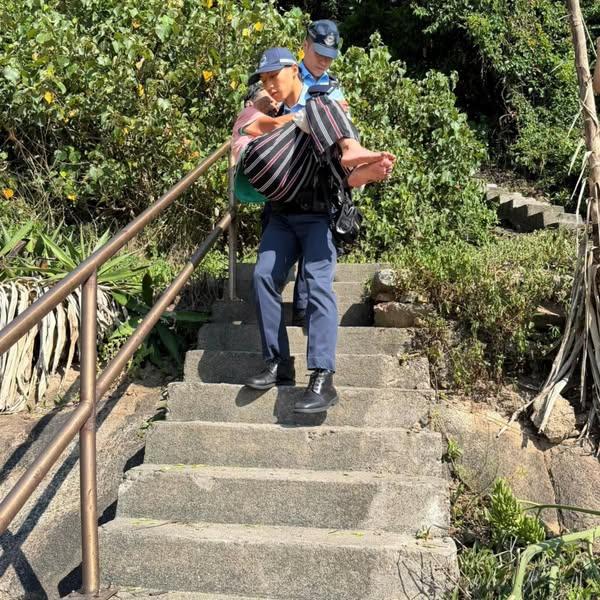 警方最終於今早(8日)在石澳後灘尋回婆婆。(東區警區Facebook)