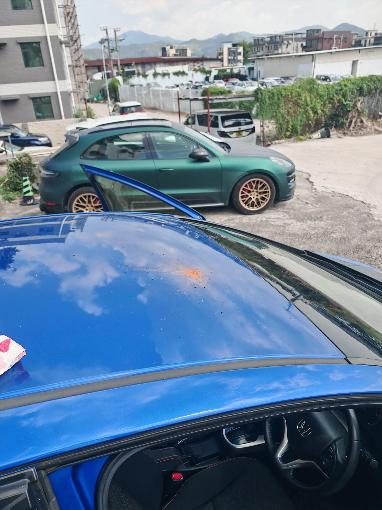 有網民上傳照片指自己的車頂亦中招。(Facebook 車cam L(香港群組))