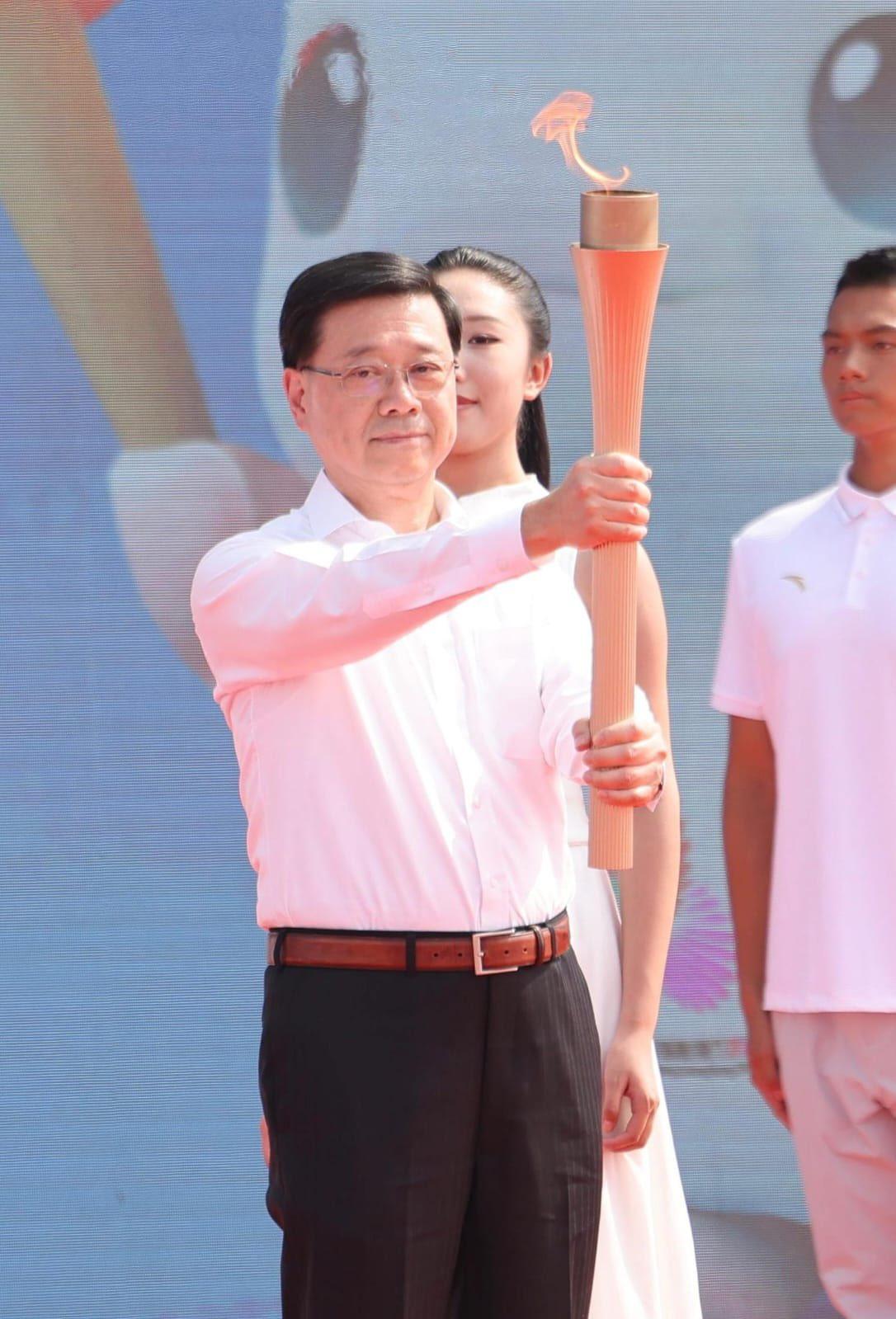 十五運會和殘特奧會舉行火種採集儀式。廣東省委書記黃坤明、香港特區行政長官李家超、澳門特區行政長官岑浩輝等點燃火炬。(李家超FB)