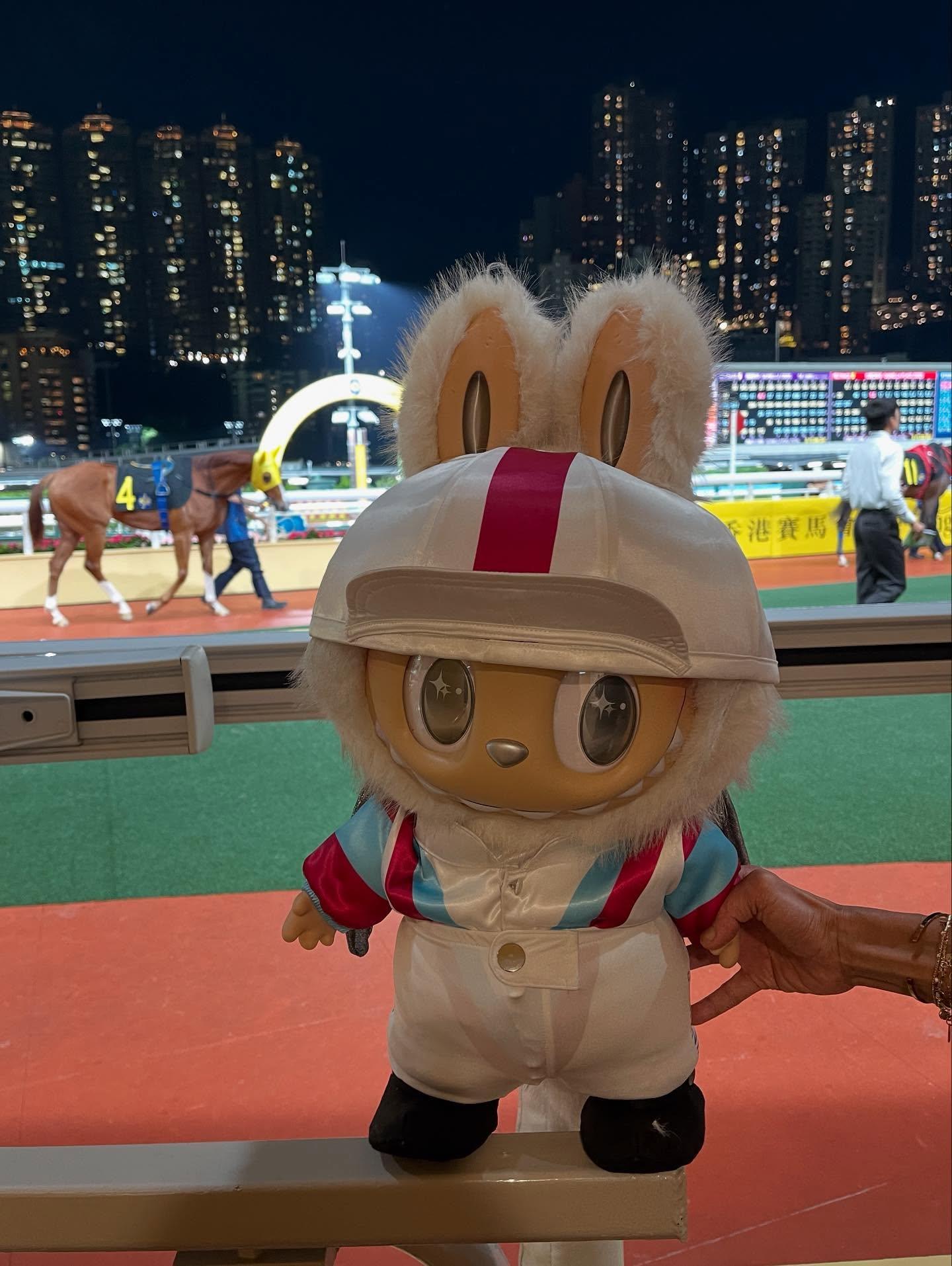 周嘉儀喜歡Labubu,日前入馬場後出Post全都是Labubu。