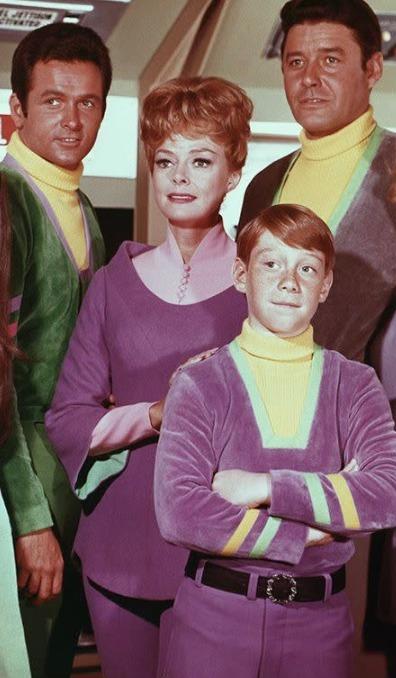 June Lockhart演出1965版的《太空迷航》。