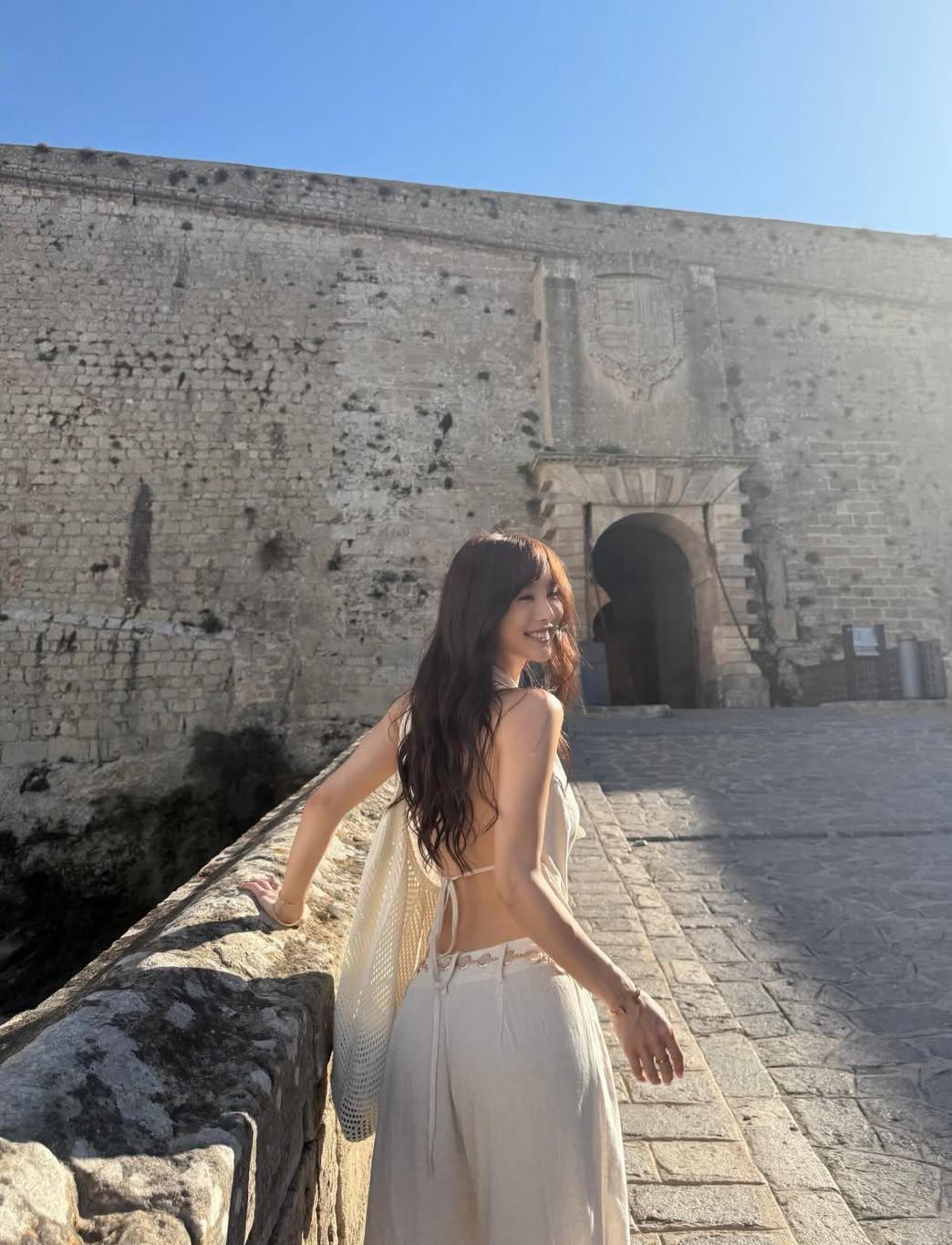 陳靜大曬西班牙旅行靚相。