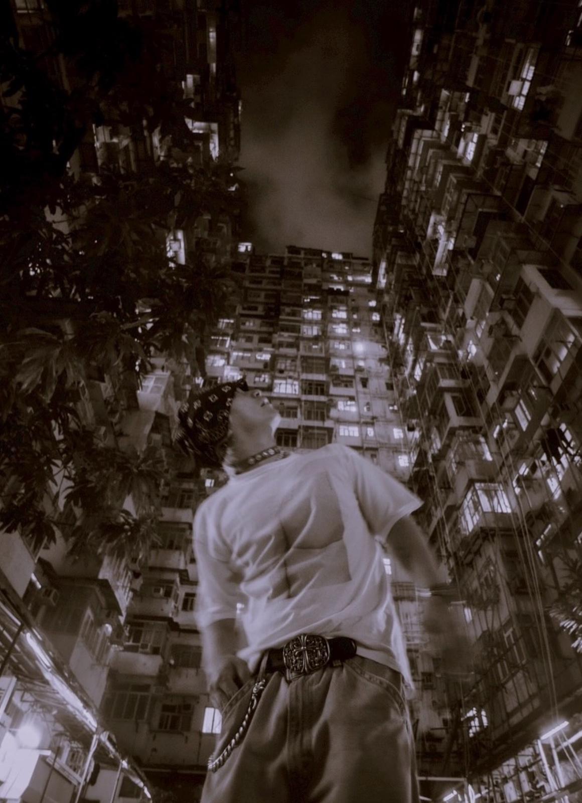 SEKAI NO OWARI主音Fukase在鰂魚涌怪獸大廈打卡。