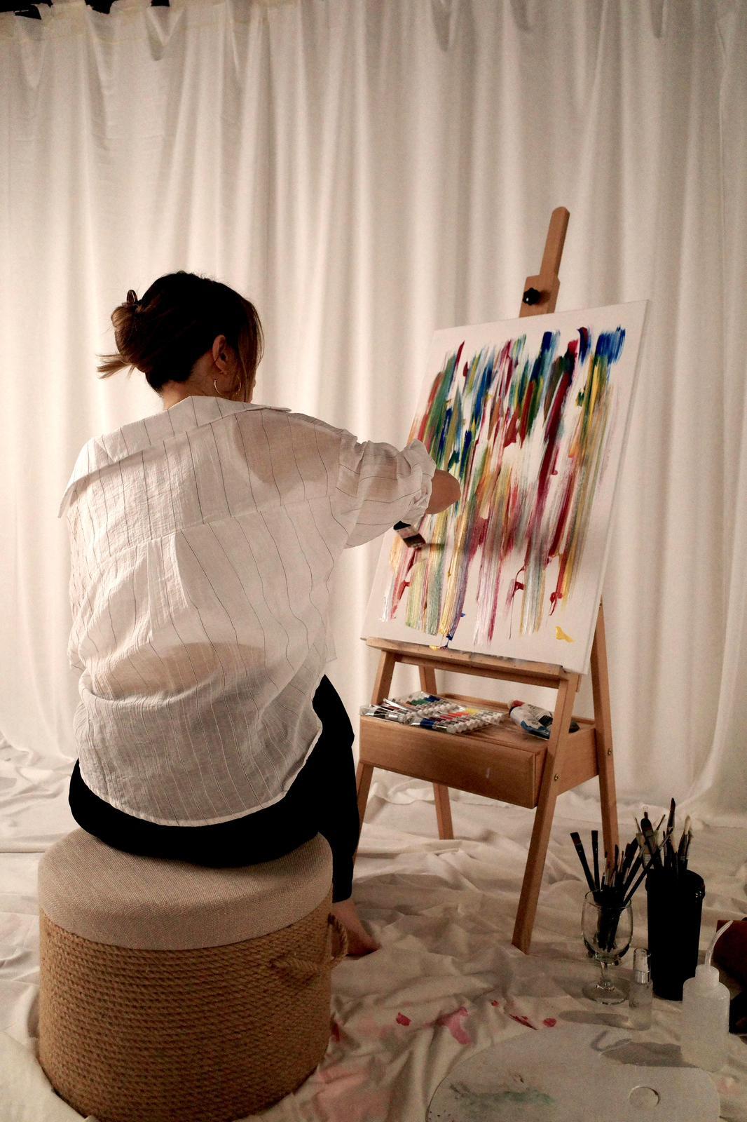 鄧麗欣宣布圓畫家夢開個人畫展。