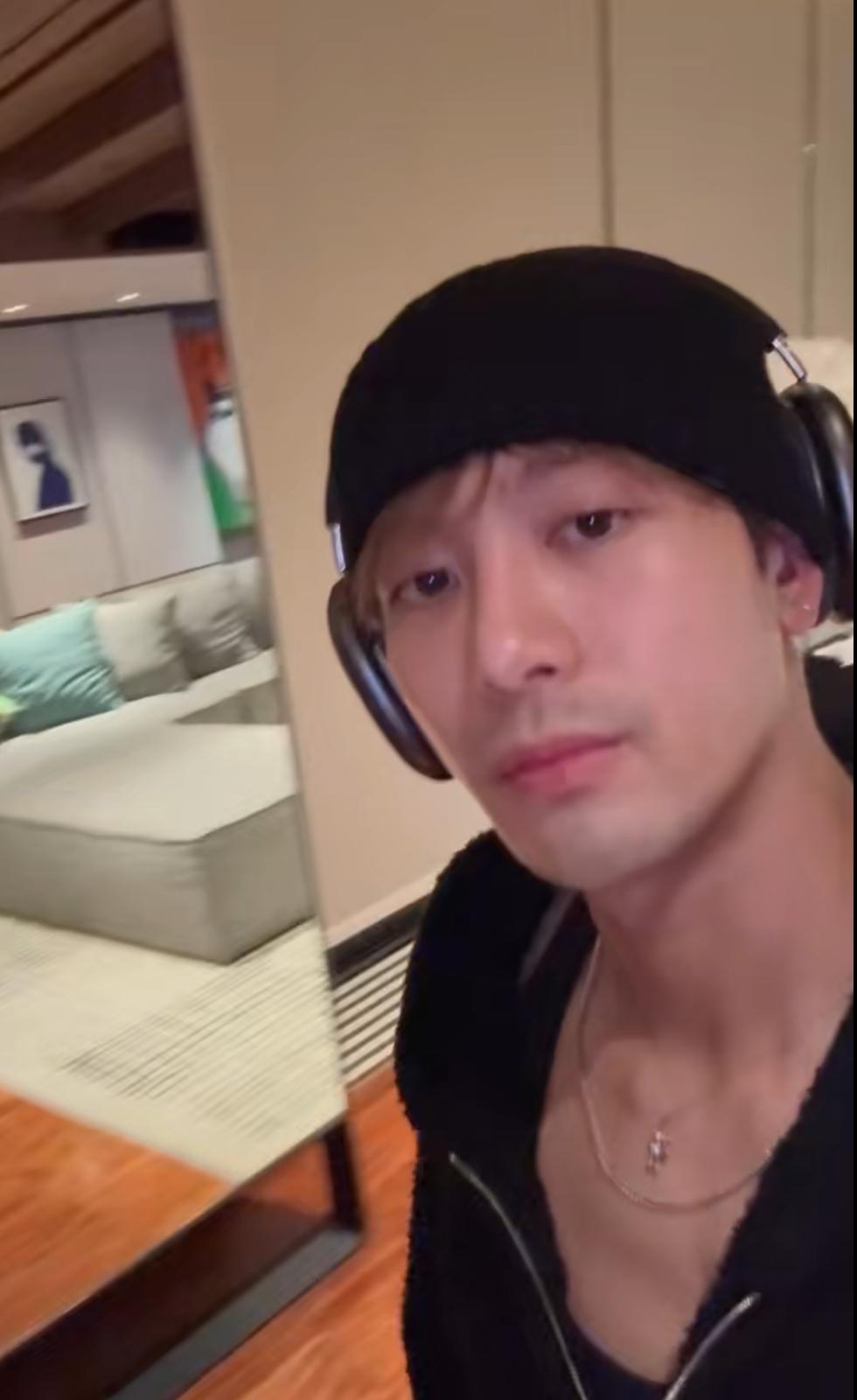 王嘉爾抵達泰國後,不時在社交平台分享最新消息。