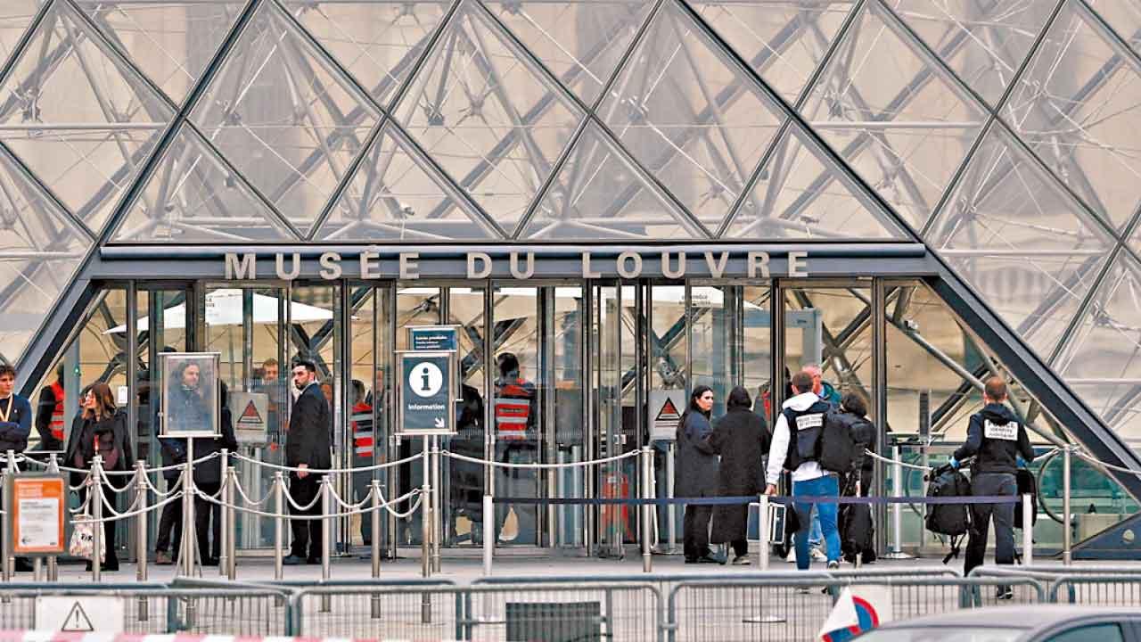 探員到場調查。