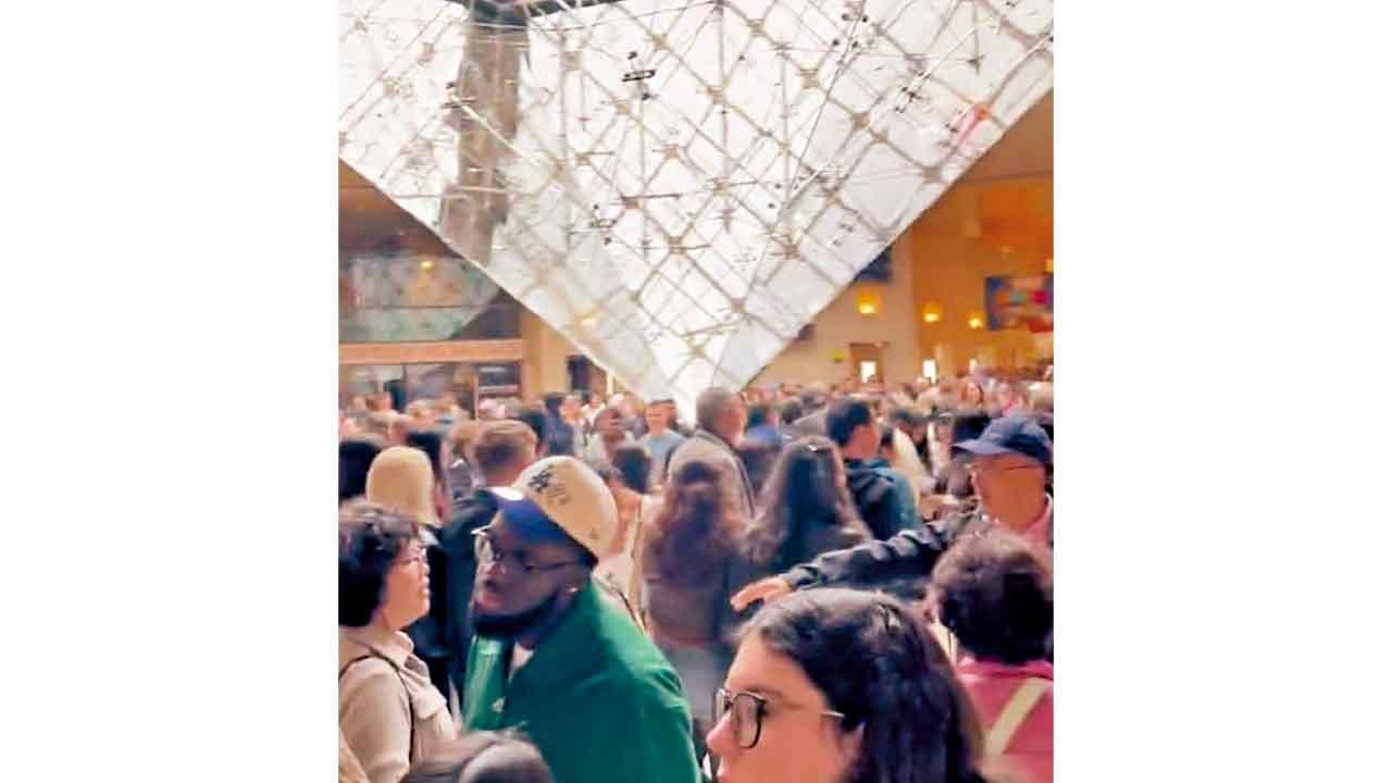 遊客一度滯留。