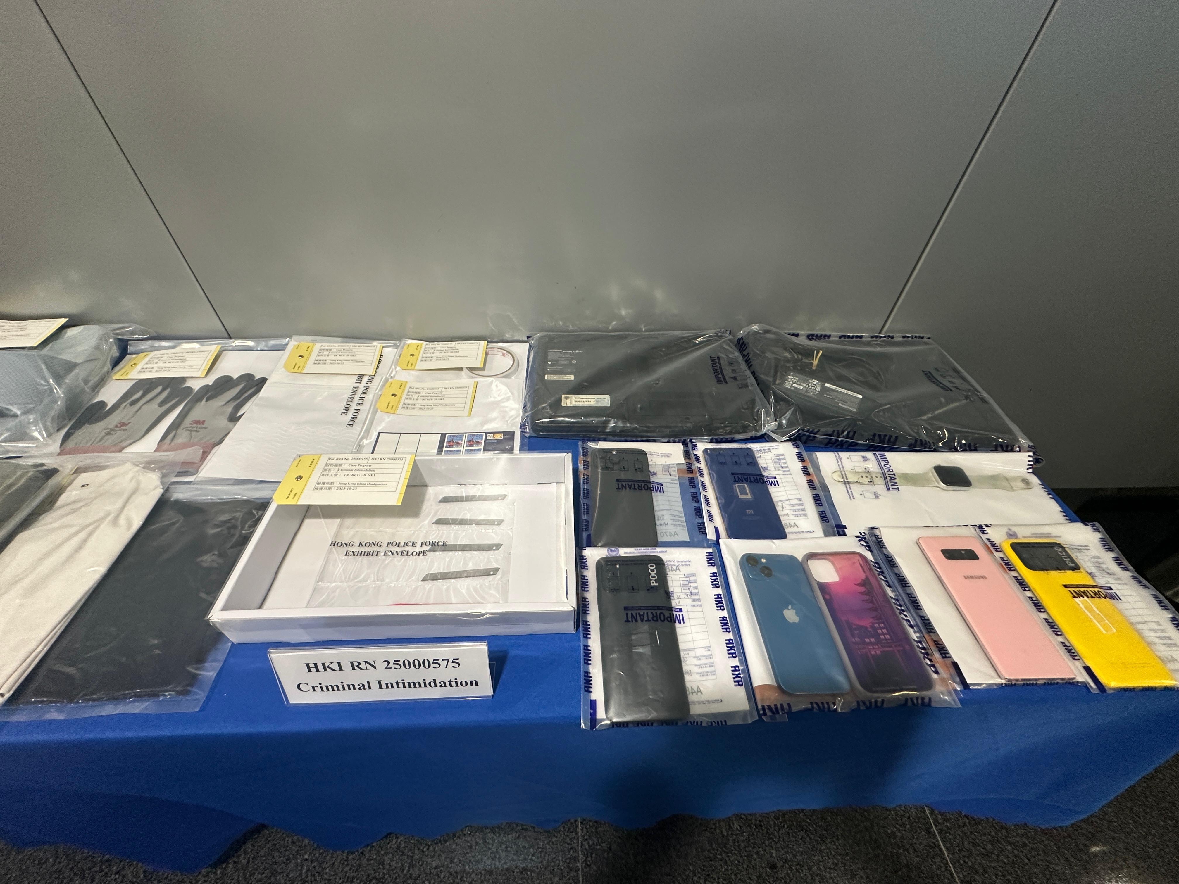 「白卡聯盟」7名成員寄刀片信到公共機構等,涉刑事恐嚇等罪被捕。(警方圖片)