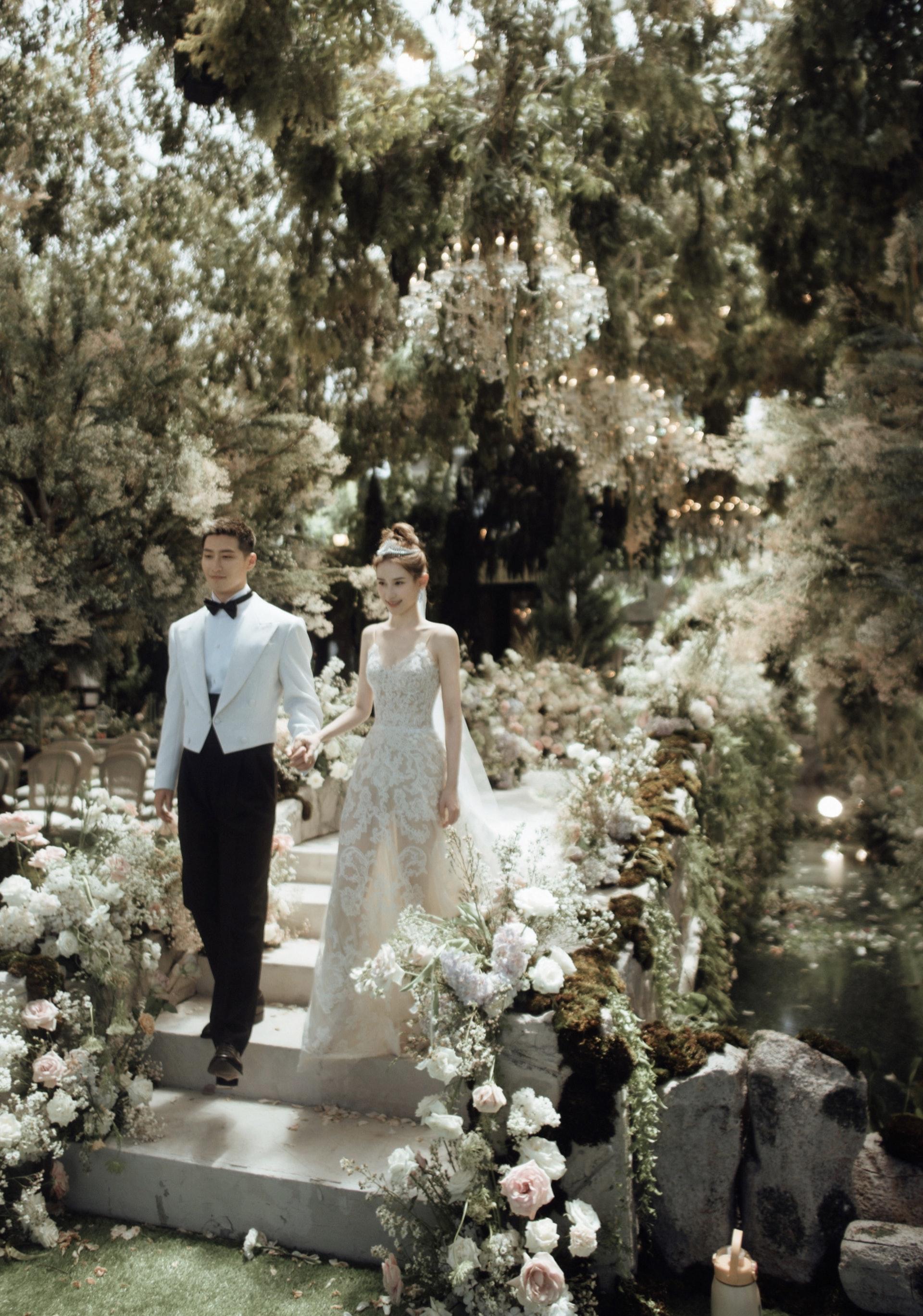 超蓮、竇驍郎才女貌,結婚時獲眾人祝福。