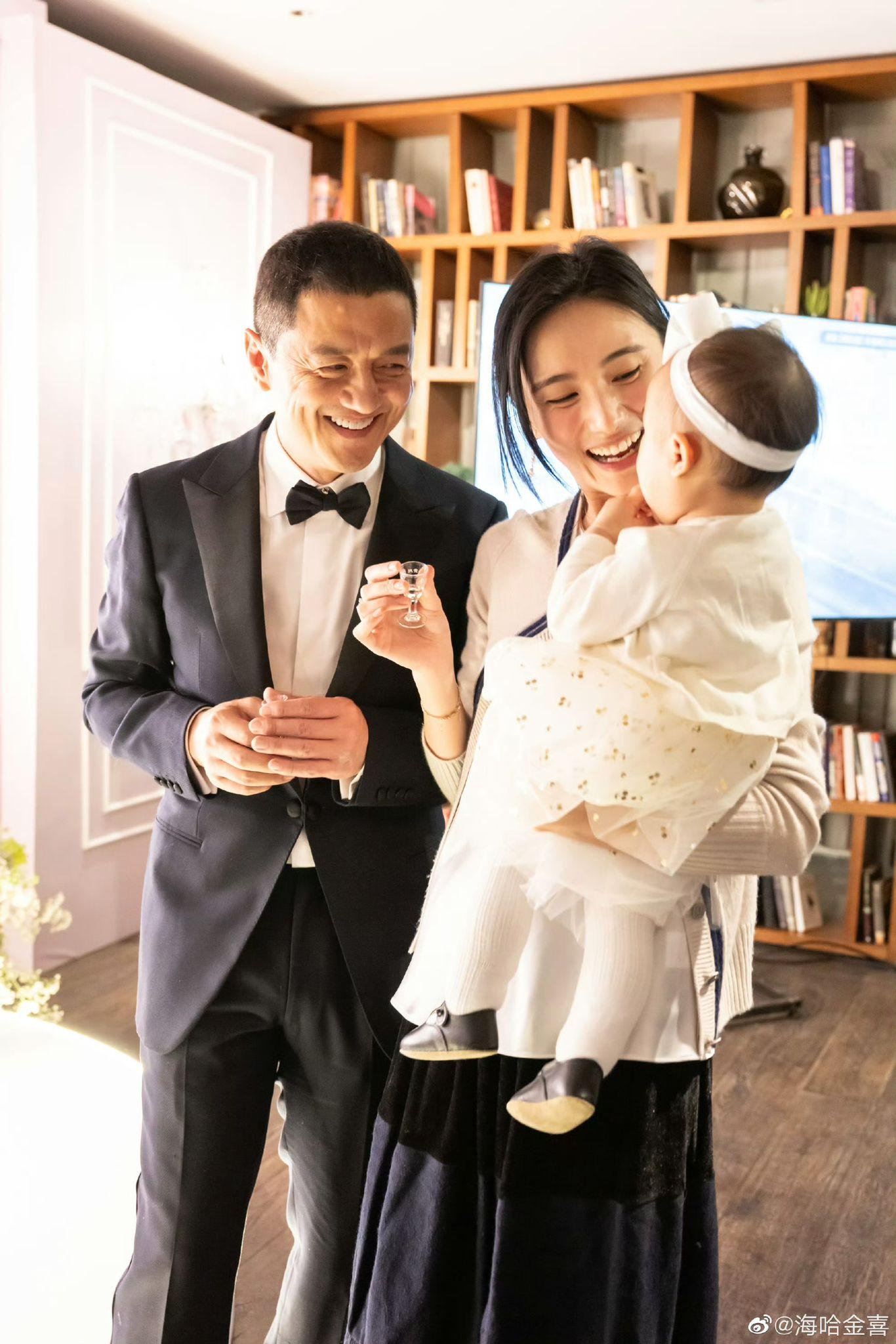 李亞鵬與海哈金喜在2022年結為夫婦,同年誕下一女。