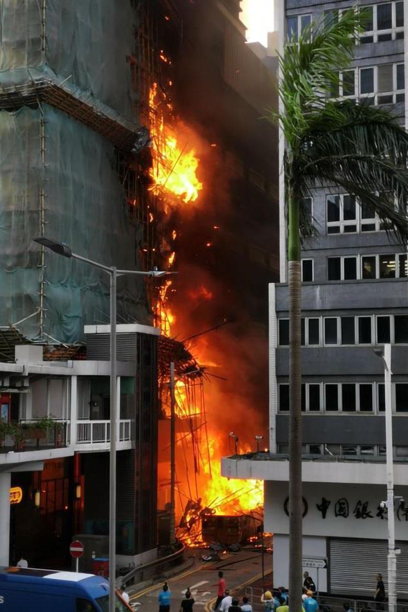 華懋大廈周六發生三級火。(網上圖片)