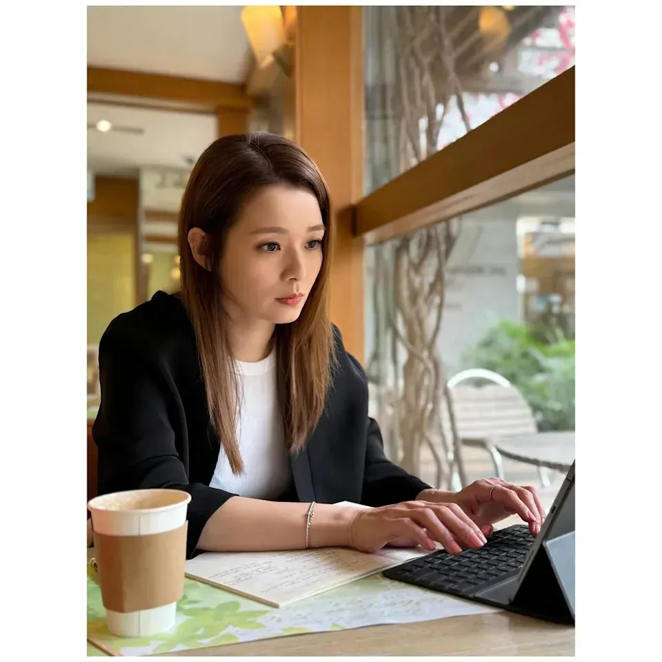 長腳蟹日前透露自己半工讀下完成牛津大學賽德商學院課程。