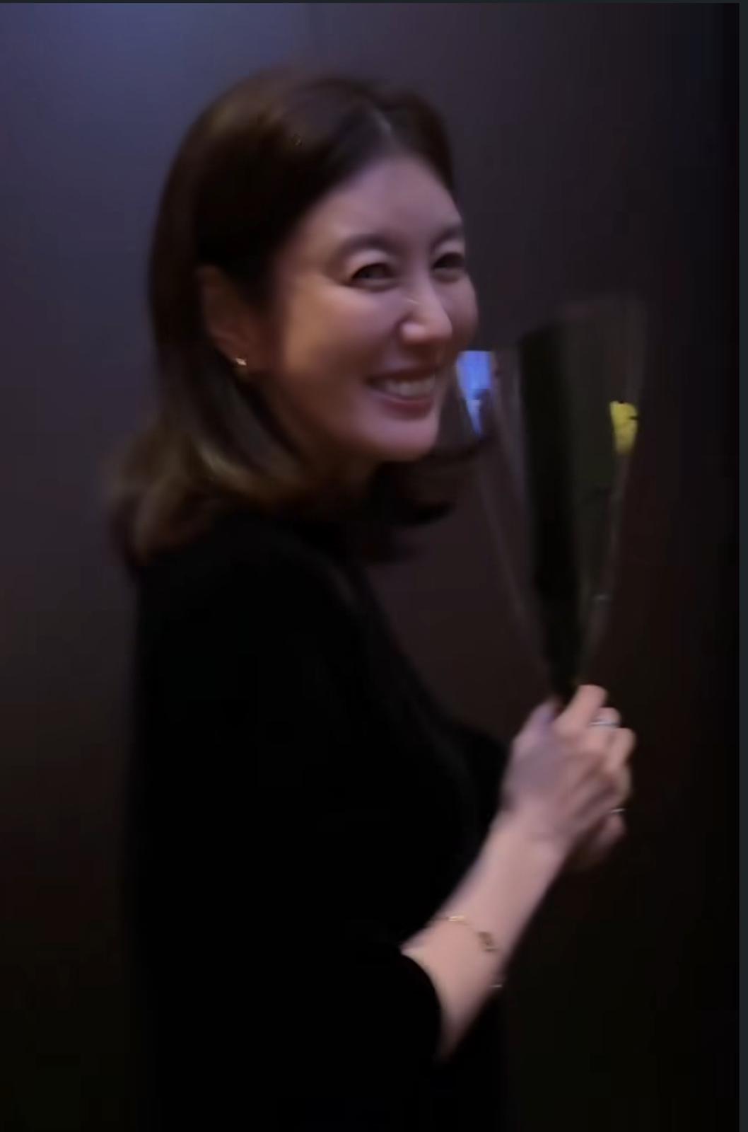 友坂理惠與第三任老公來港慶祝生日。