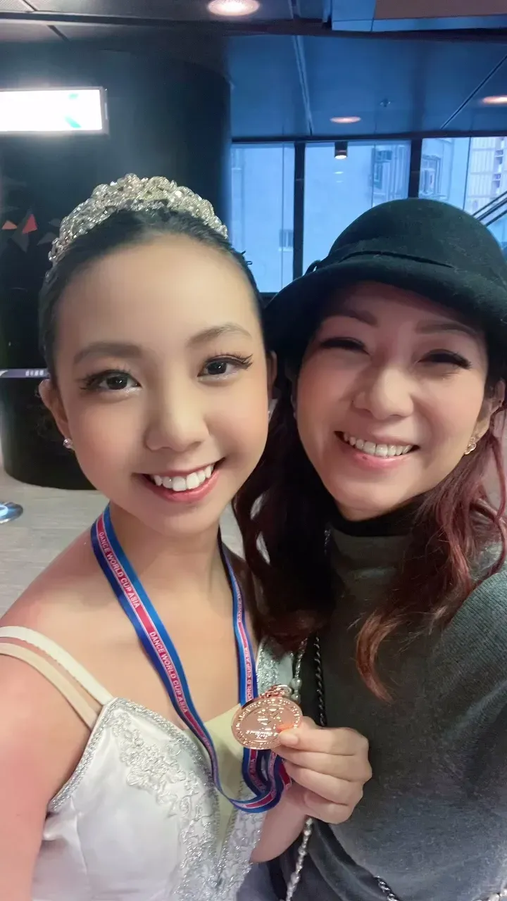 朱凱婷的囡囡林穎彤曾在多個芭蕾舞比賽奪得獎項。