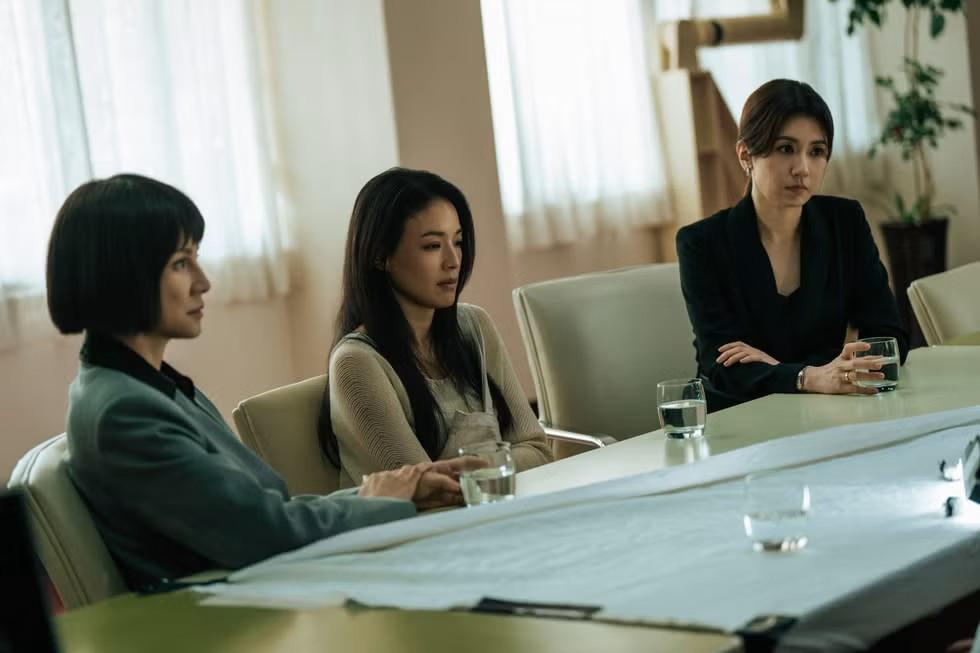 賈靜雯夥拍李心潔、舒淇合演Netflix話題劇《回魂計》。