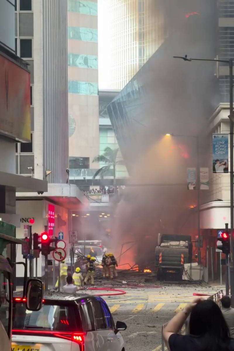 華懋大廈周六發生三級火。(Threads用戶gessicary片段截圖)