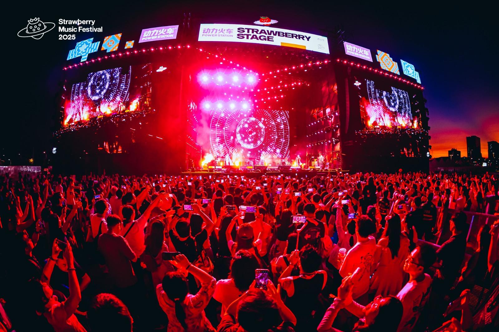 草蜢連串好歌,為樂迷帶來一場精彩演出。