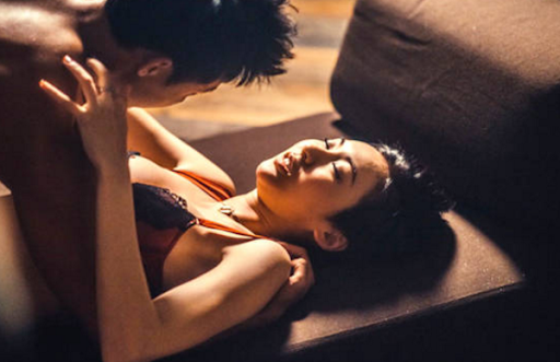 麥子樂在電影《小姐誘心》中肉搏莊思敏。