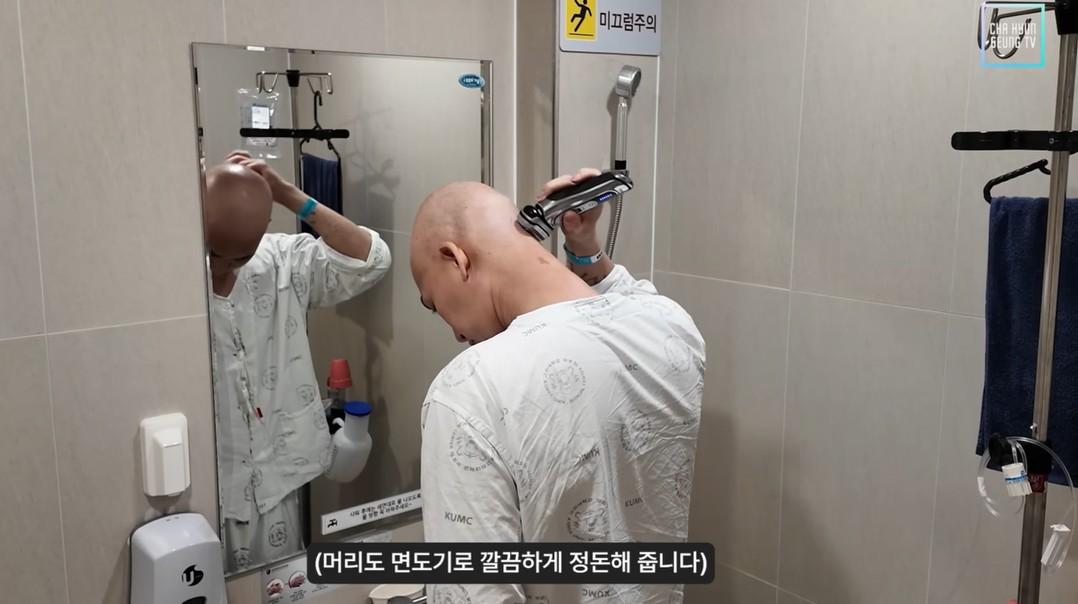 藥物令頭髮脫落,索性每日剃得光光淨淨。