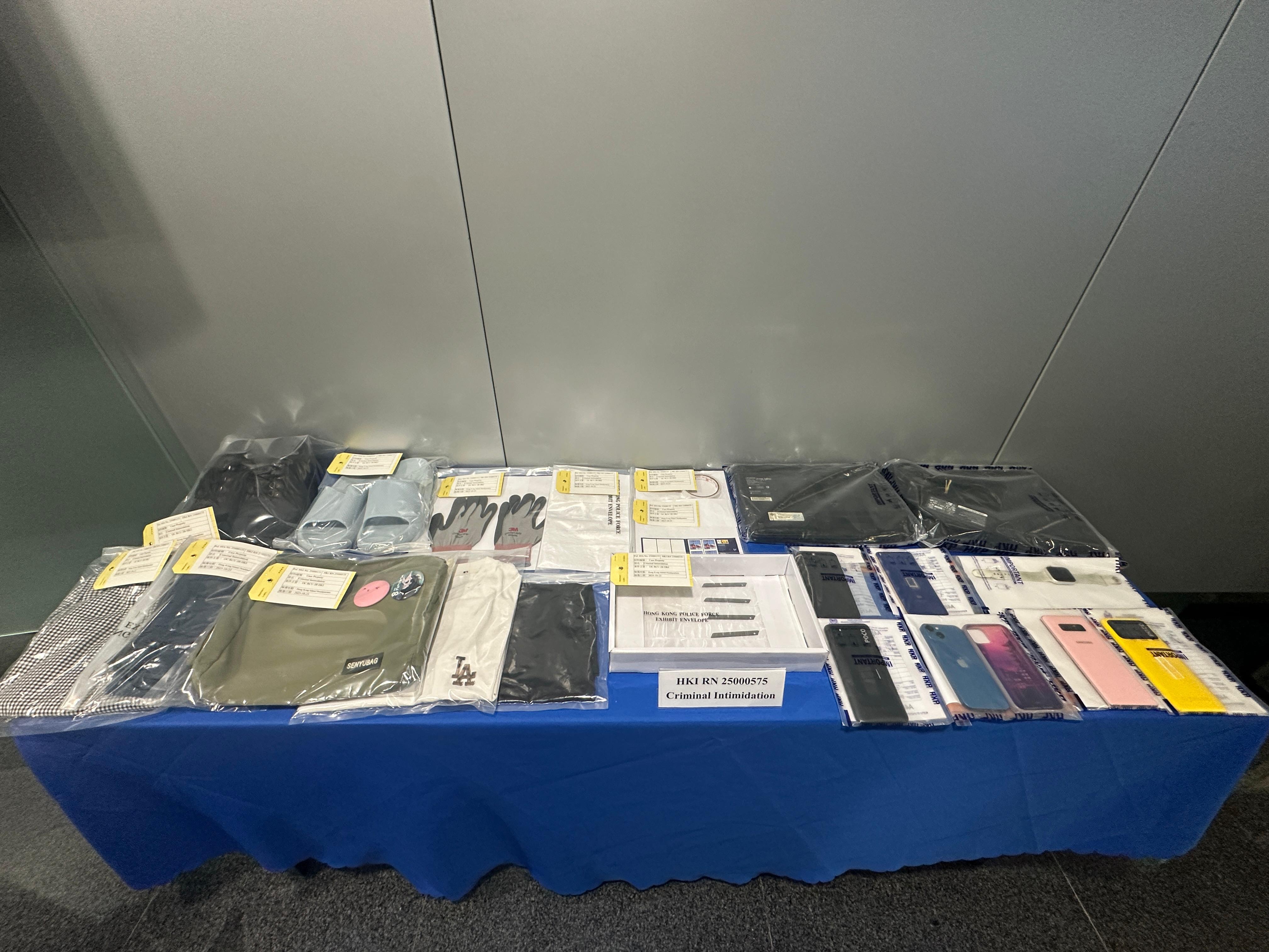 「白卡聯盟」7名成員寄刀片信到公共機構等,涉刑事恐嚇等罪被捕。(警方圖片)