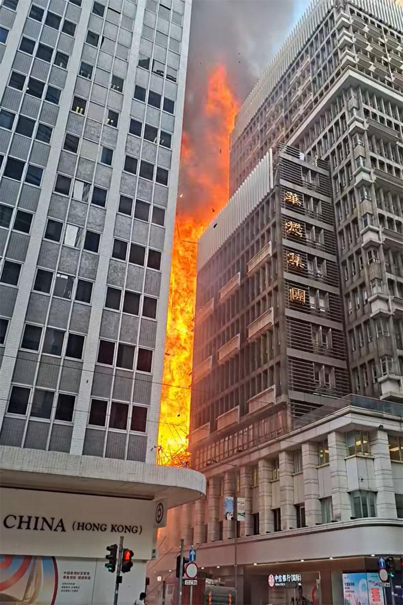 華懋大廈周六發生三級火。(網民Leo Lee@FB群組「香港交通及突發事故報料區」)