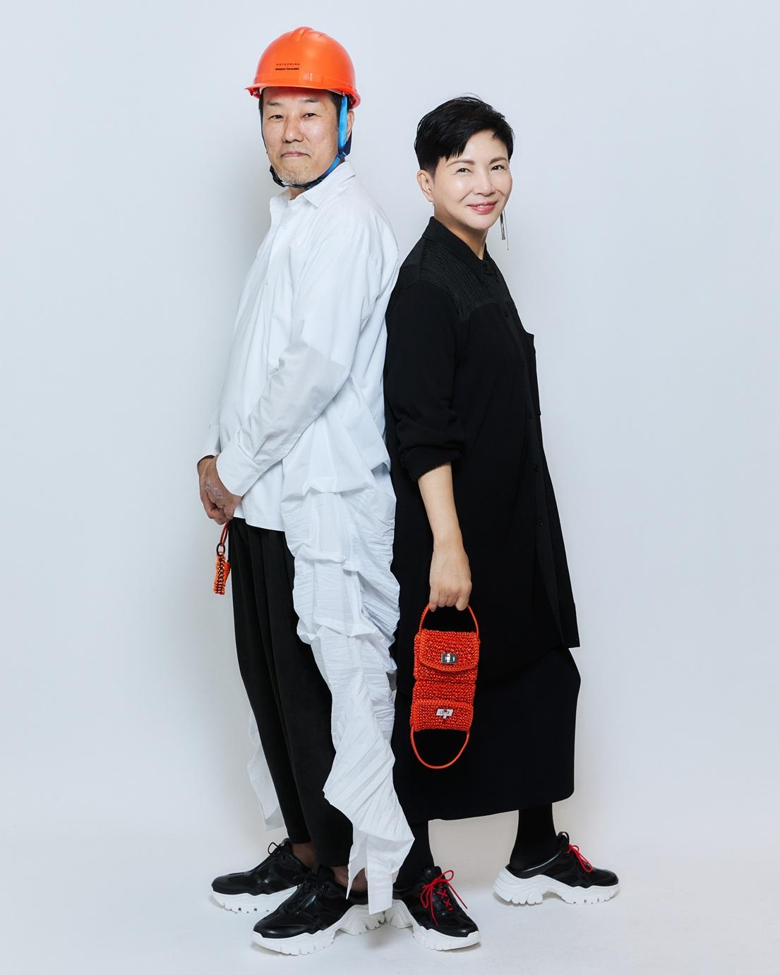 01 ANTEPRIMA創意總監荻野,今季受到藝術家岩崎貴宏的作品影響,把Reflection Model(反射模型)的創作理念,融入到2026春夏系列。