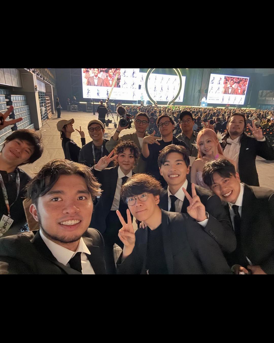 試當真導演Ellen曾上載與台前幕後合照。