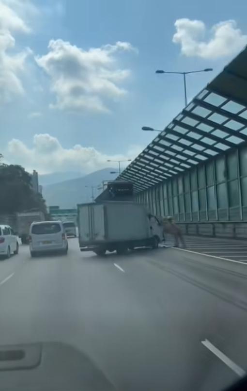 吐露港公路發生車禍。(fb「車cam L(香港群組)」圖片)