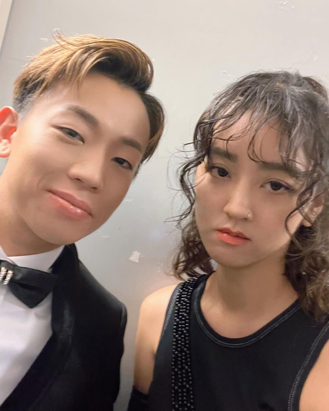 試當真導演Ellen與岑珈其合照。