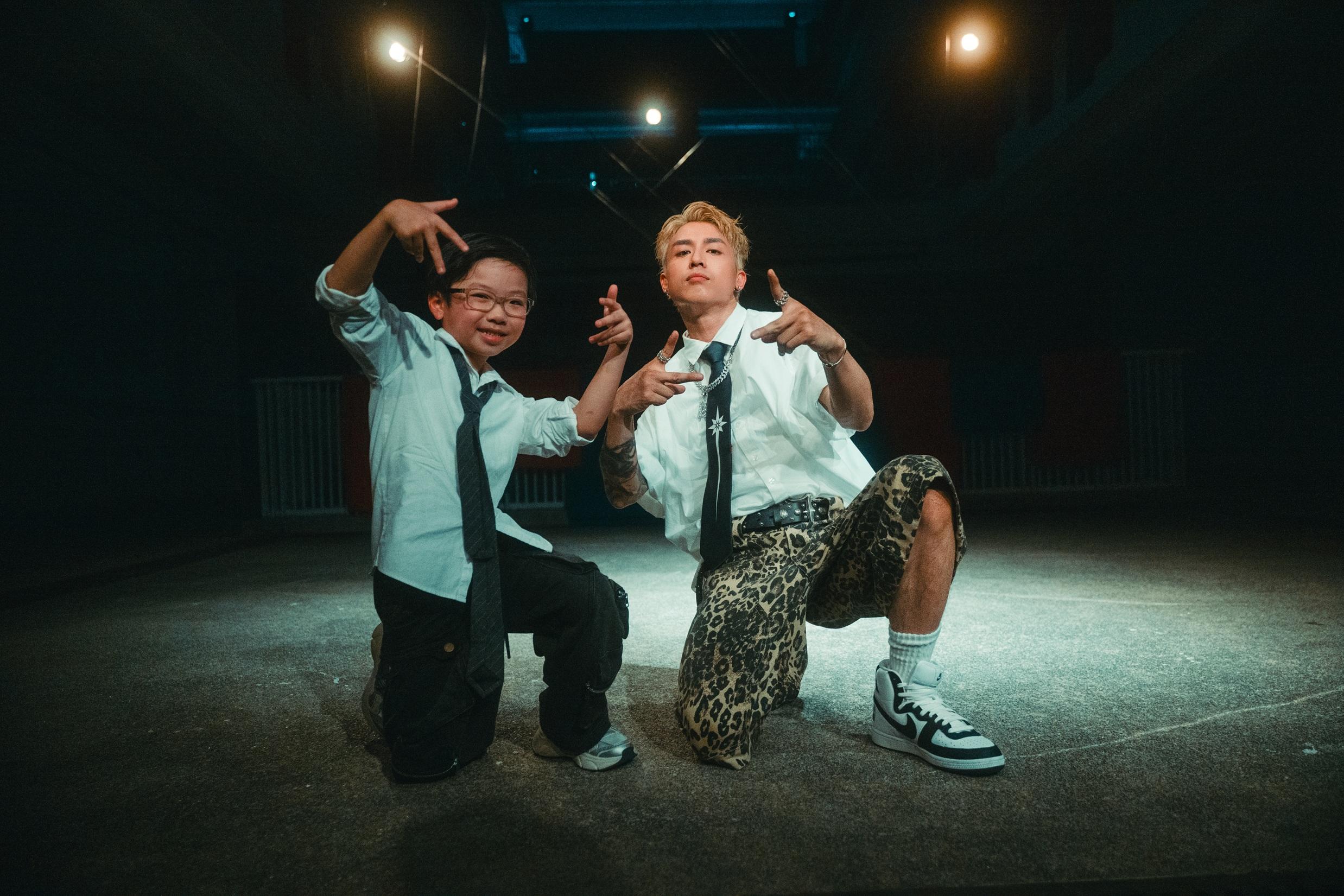 AK江𤒹生拍新歌《叛逆動物》MV,被8歲小舞王Cypher功力震懾。