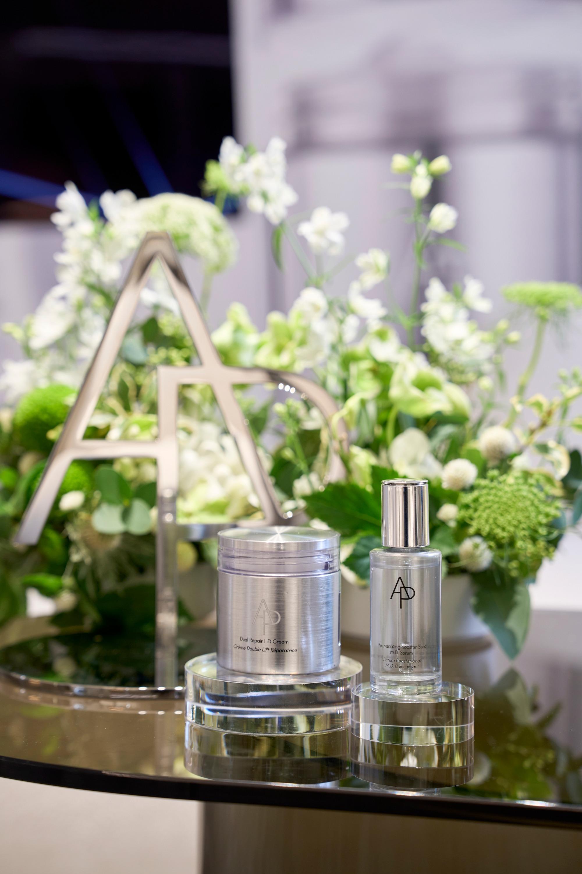 AP BEAUTY最新M.D.水光充盈三效精華與王牌M.D. 膠原重建緊緻雙效面霜。