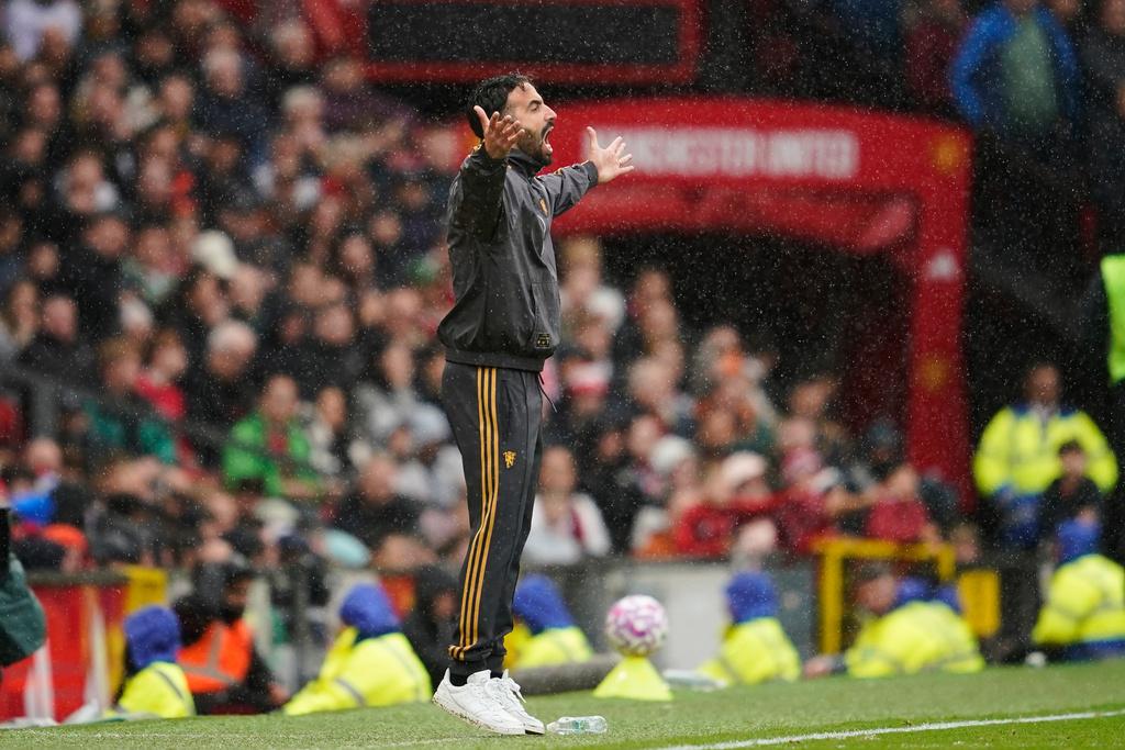 曼聯以2︰0擊敗新特蘭,令艾摩廉減壓。(美聯社)