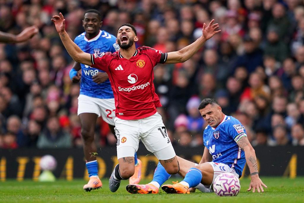 曼聯以2︰0擊敗新特蘭。(美聯社)