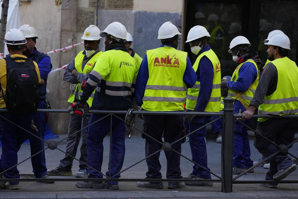 西班牙馬德里一棟六層樓建築物驚傳倒塌意外。(美聯社)