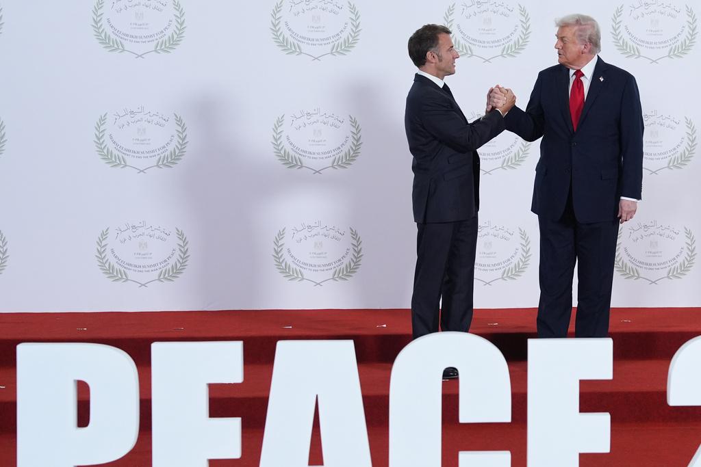 各國領袖、代表及重要人員出席埃及峰會。(美聯社)