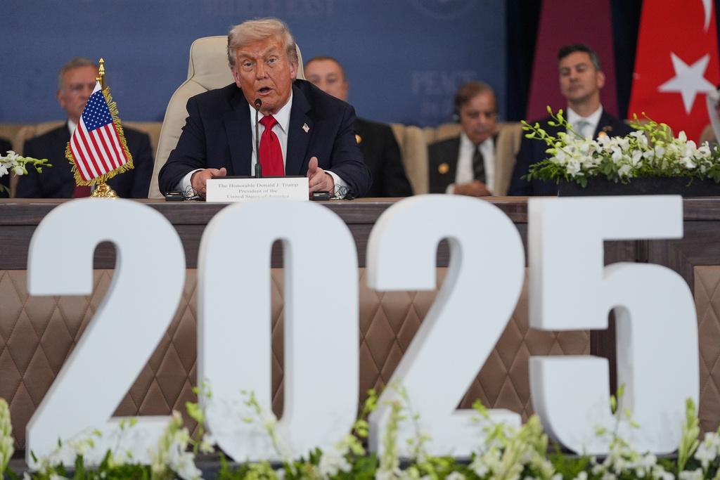 各國領袖、代表及重要人員出席埃及峰會。(美聯社)