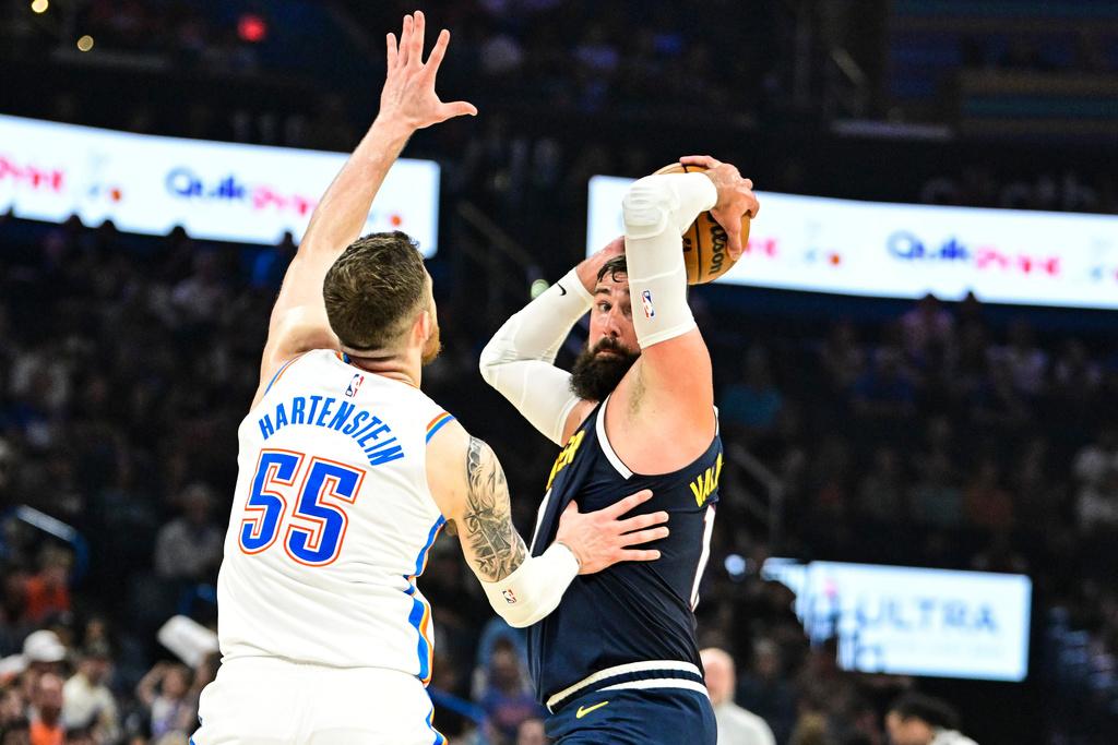 華蘭斯古拿斯(Jonas Valanciunas)具低位及策應能力,作用遠勝迪安達佐敦(DeAndre Jordan)。