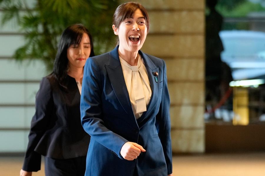 高市早苗政府最年輕閣員當過模特兒 穿高踭鞋近180cm高氣場超強