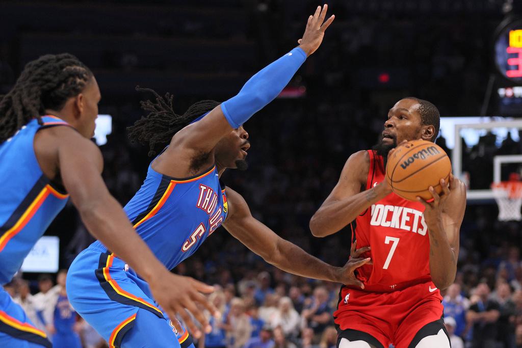 雷霆在主場以125:124險勝火箭。(AP)