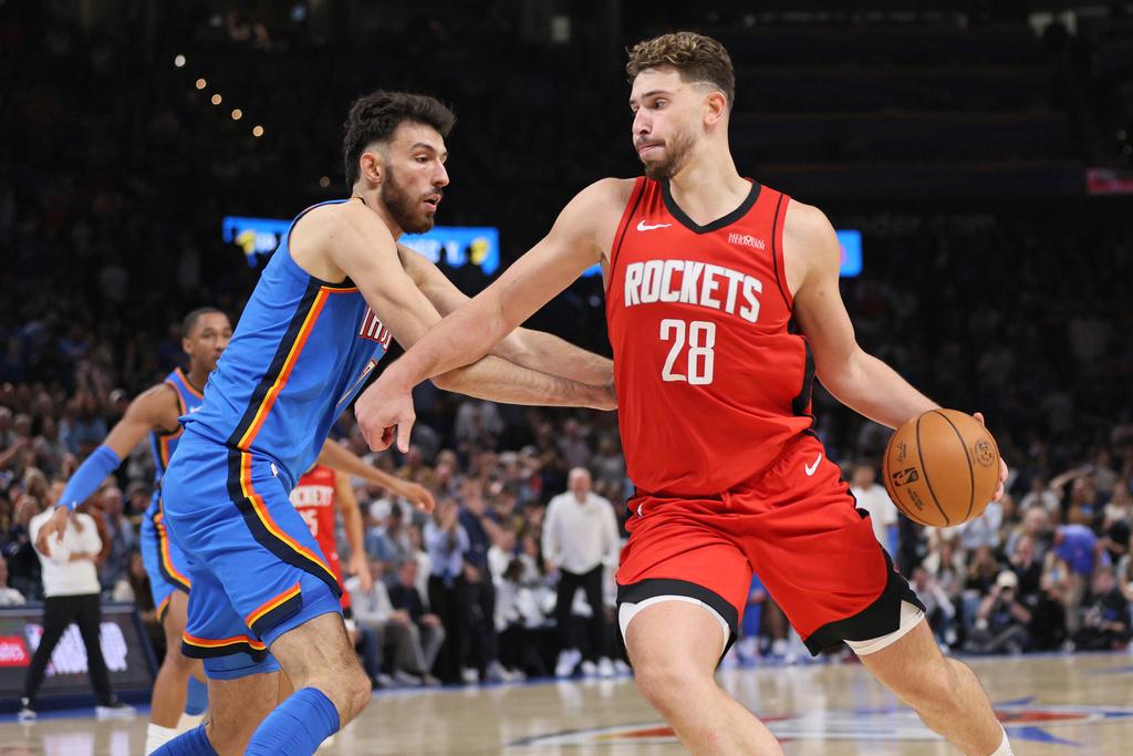 雷霆在主場以125:124險勝火箭。(AP)