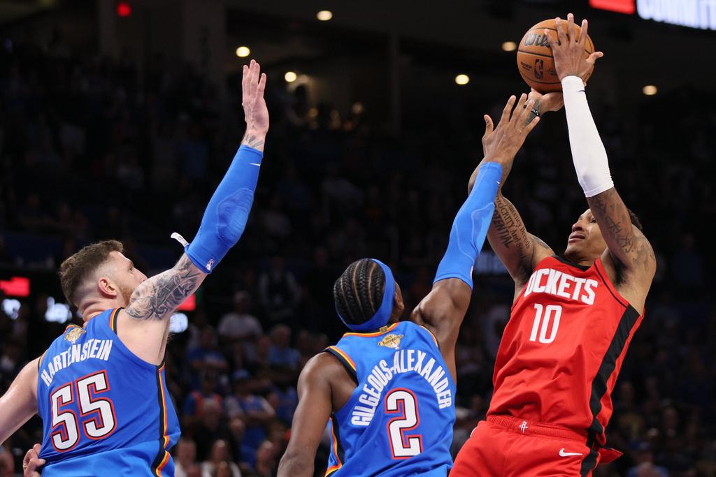 雷霆在主場以125:124險勝火箭。(AP)