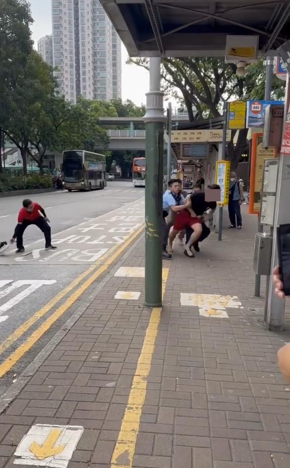 上水一名31歲雙程證男子偷竊,被警員制服時激烈反抗。(網上影片截圖)