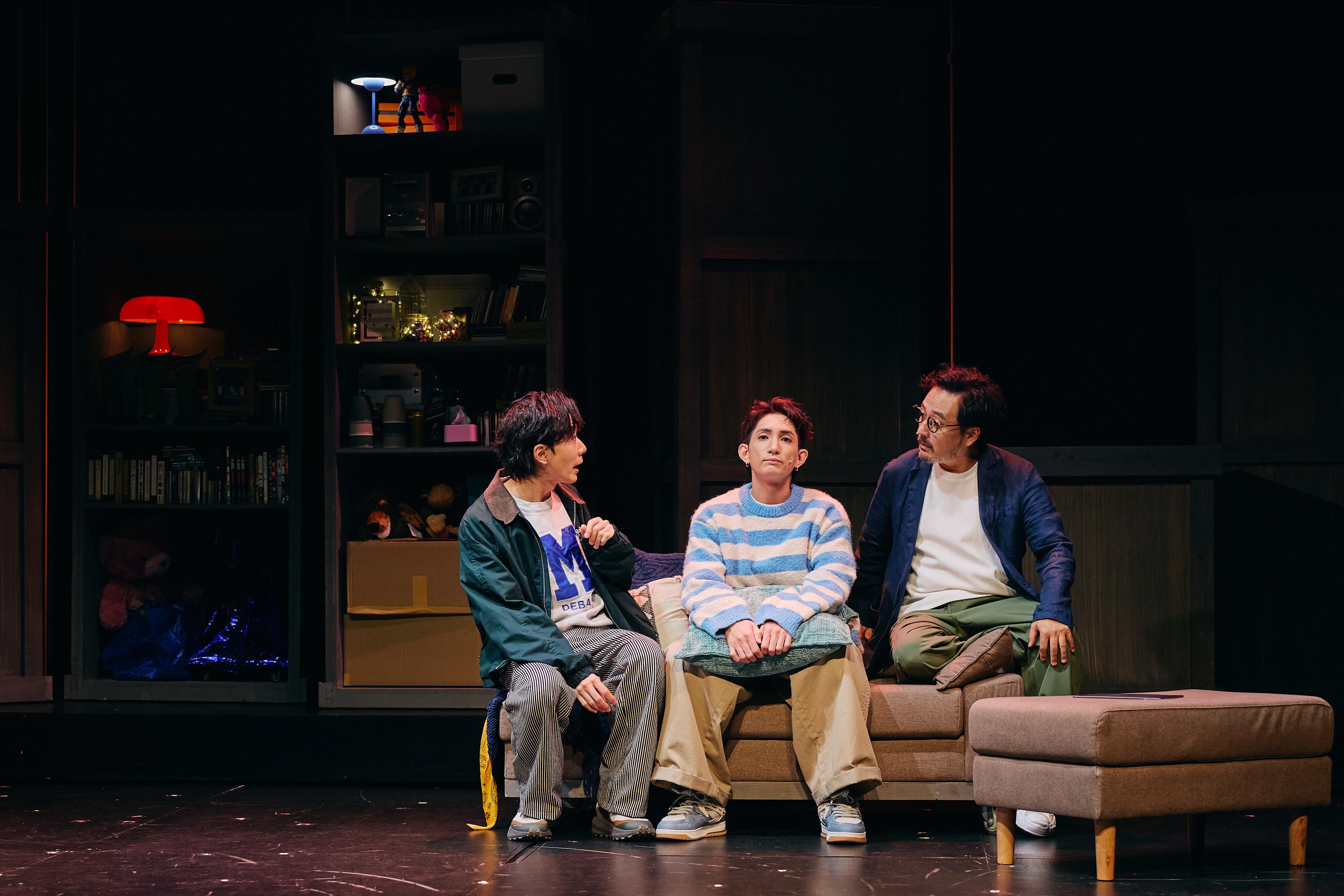 蔡瀚億BabyJohn和楊樂文Lokman在舞台劇《我推的男子》化身男子組合「B&L」,魯文傑演經理人。