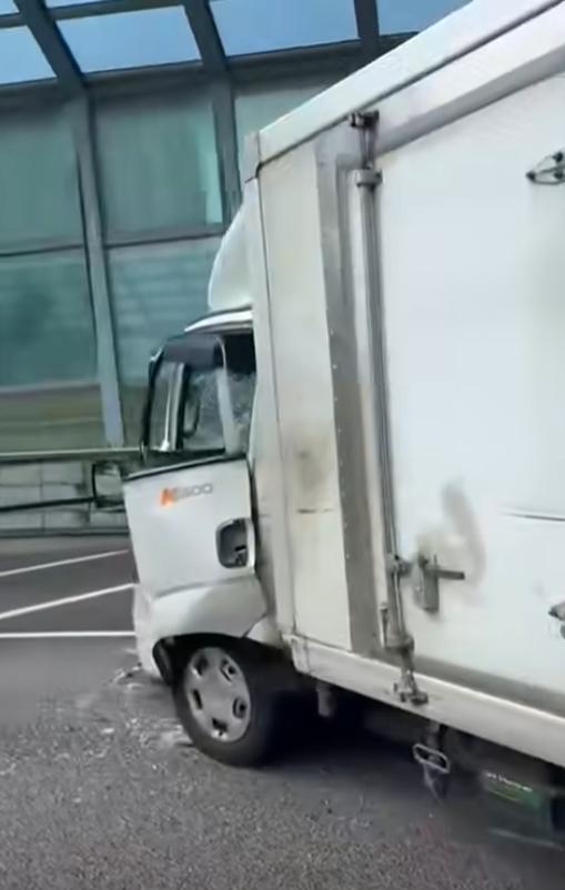 吐露港公路發生車禍。(fb「車cam L(香港群組)」圖片)