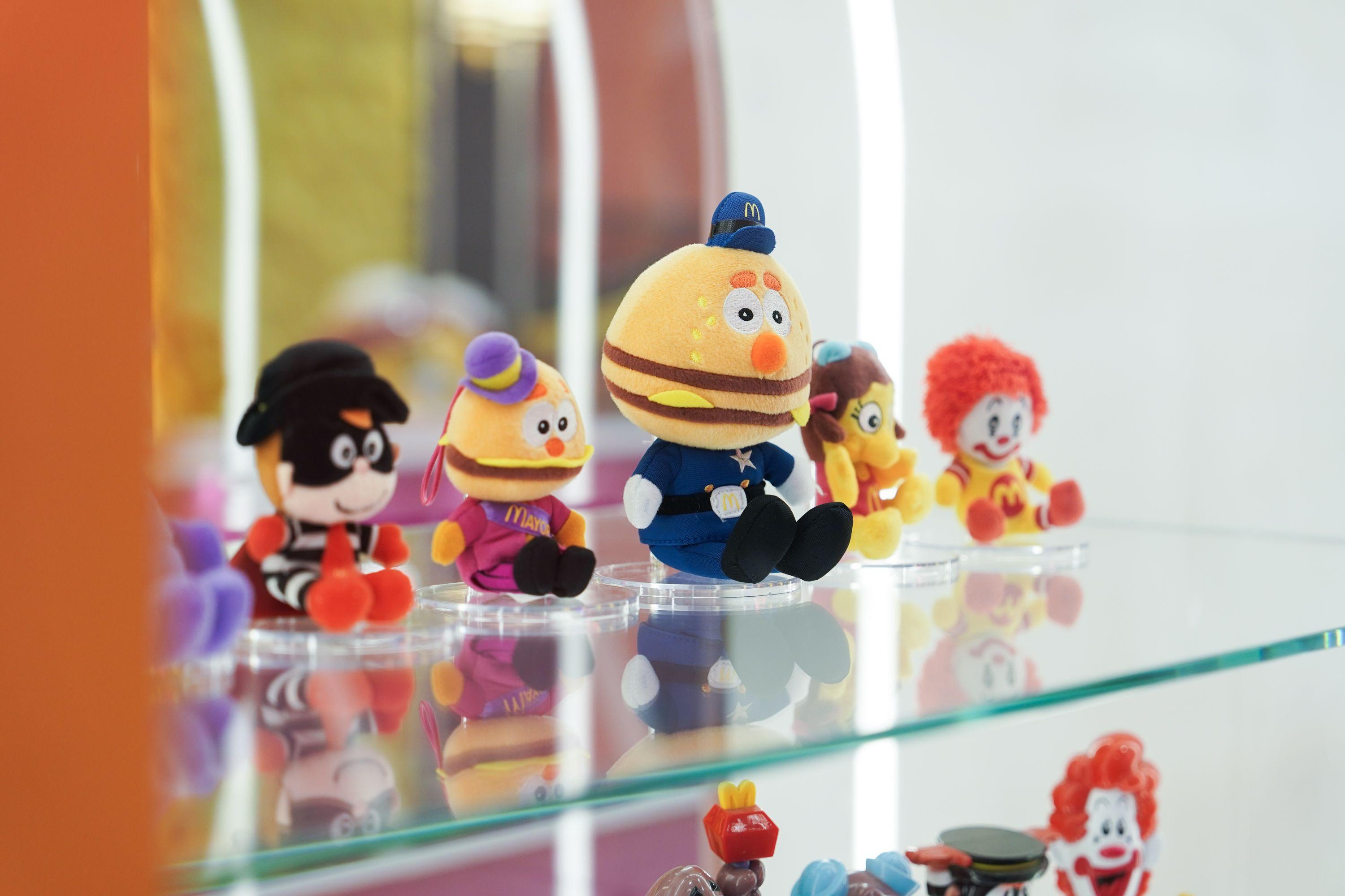 小飛飛玩具館當然是展示麥當勞50年內多款玩具,包括藍精靈和Hello Kitty 系列玩具。