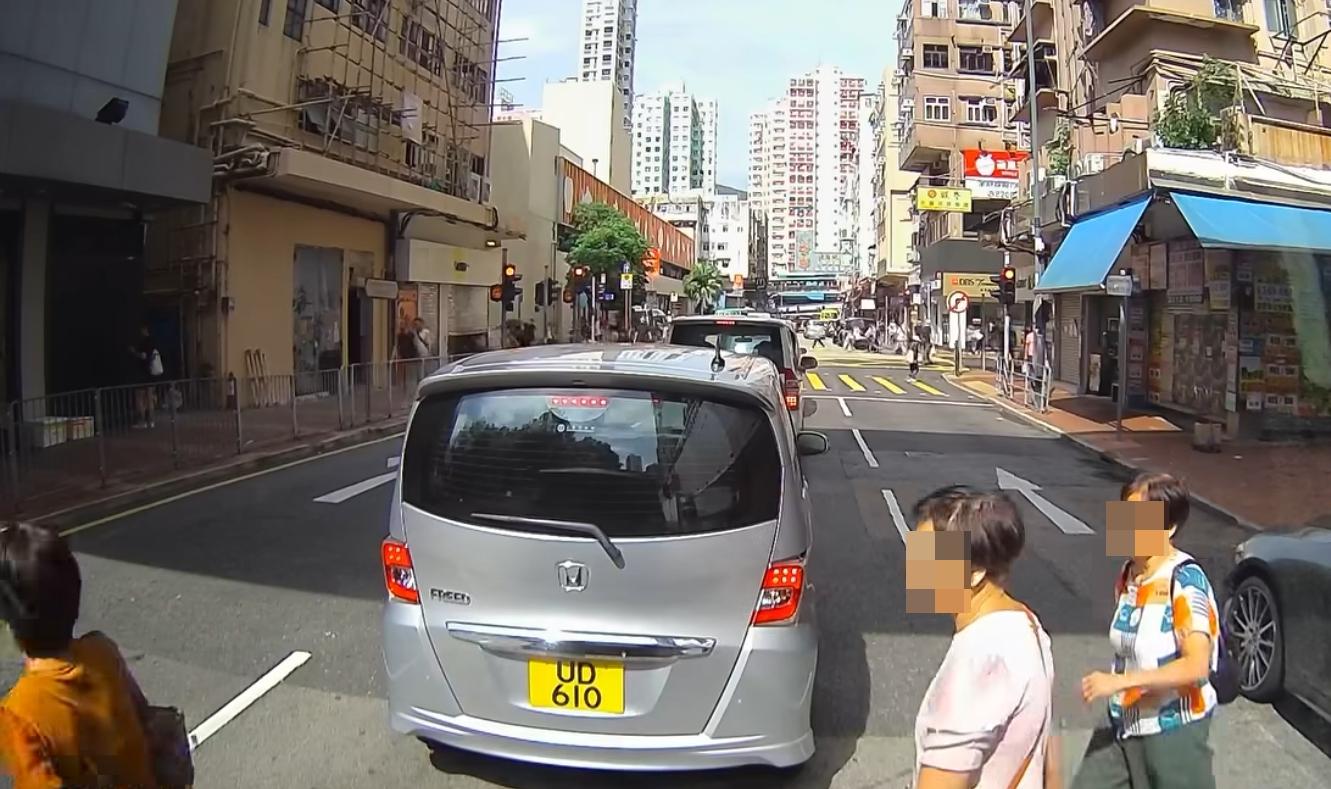 荃灣發生交通意外。(fb「車cam L(香港群組)」截圖)