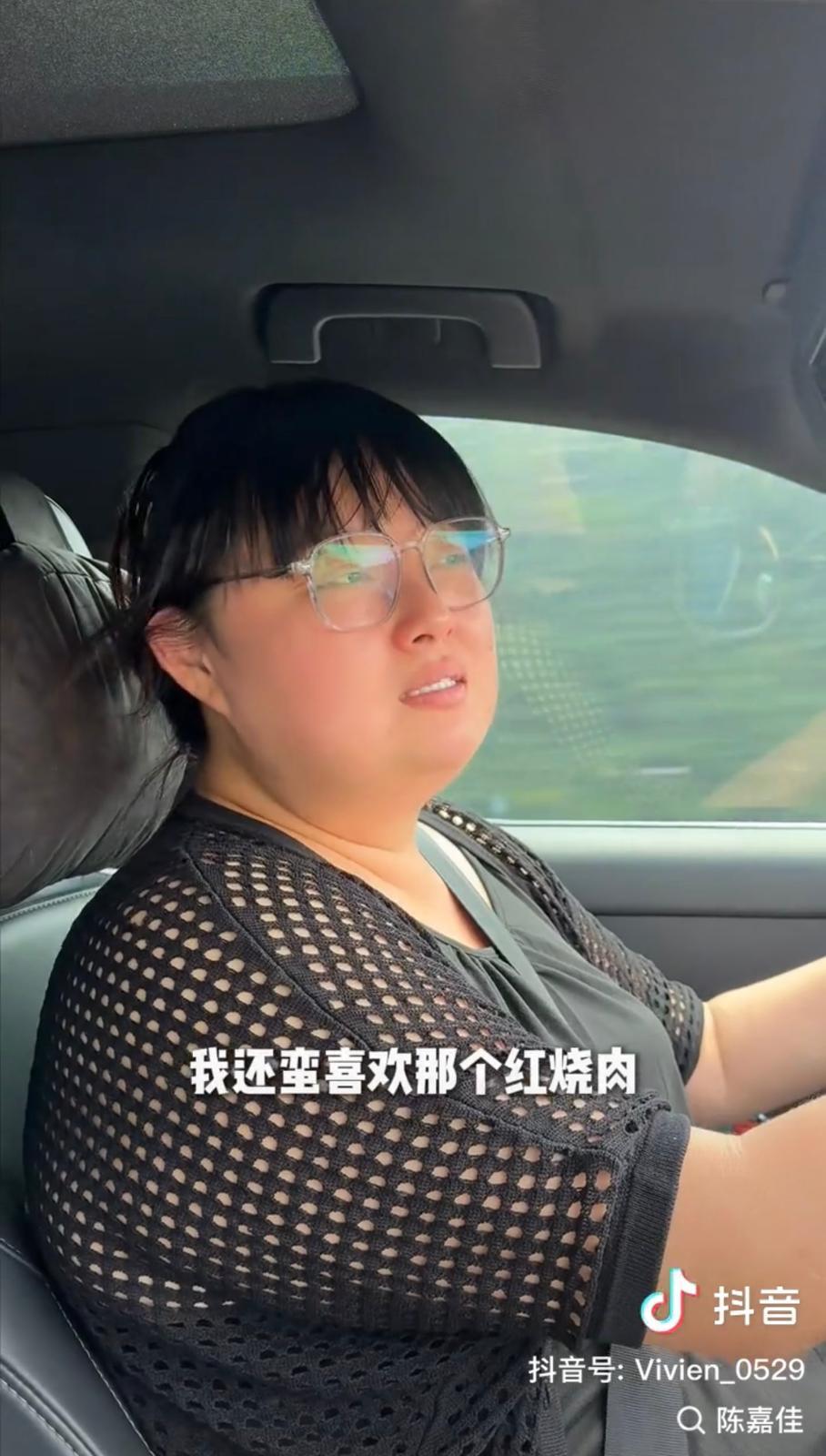 細細粒陳嘉佳自言喜歡食紅燒肉。(抖音影片截圖)