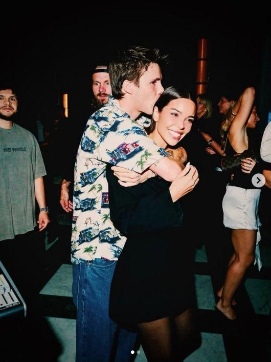 Cruz Beckham、Jackie Apostel非常恩愛。