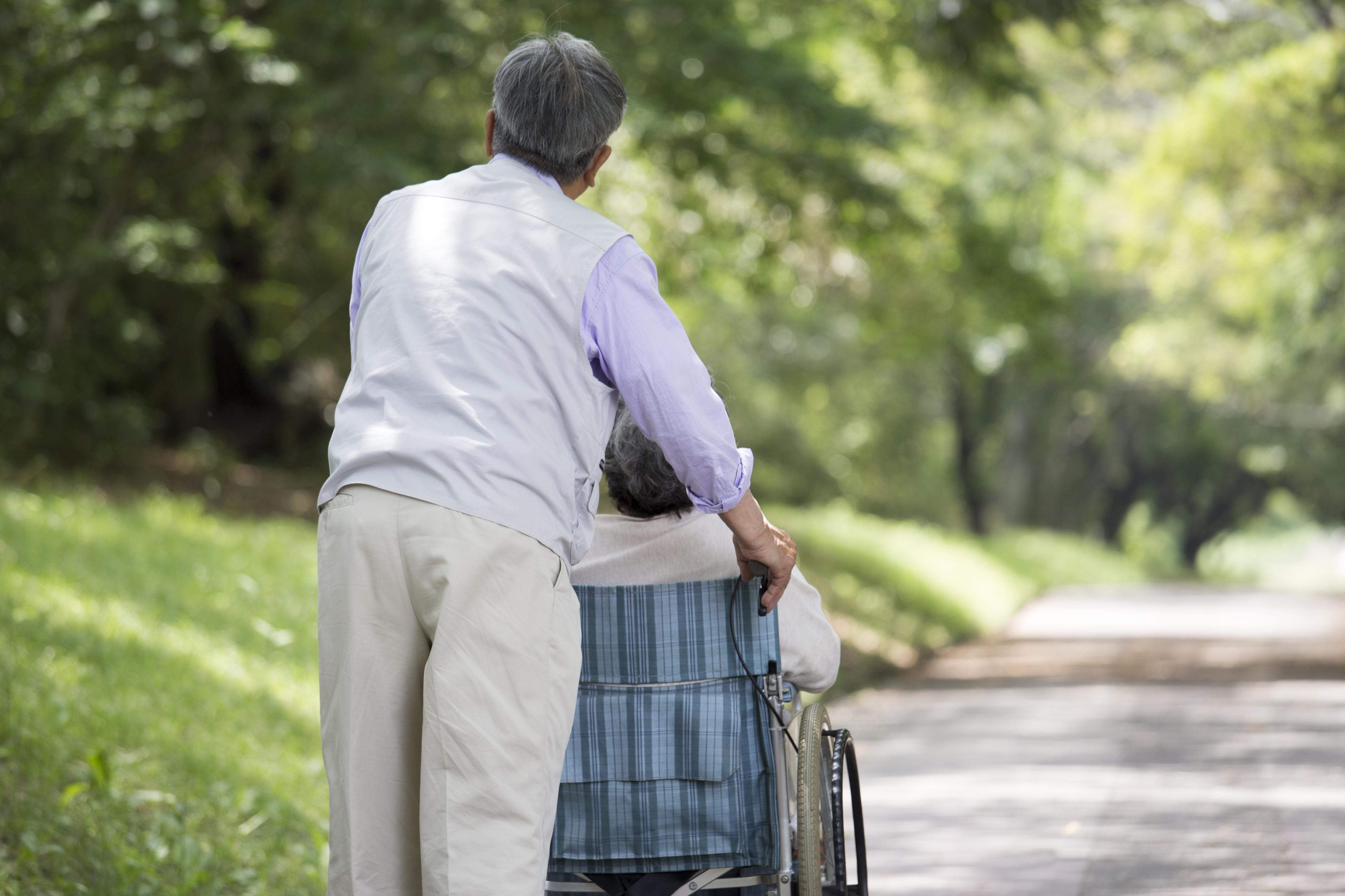 申訴專員陳積志宣布公署完成就支援長者及殘疾人士照顧者暫託服務的主動調查行動。(政府新聞處)